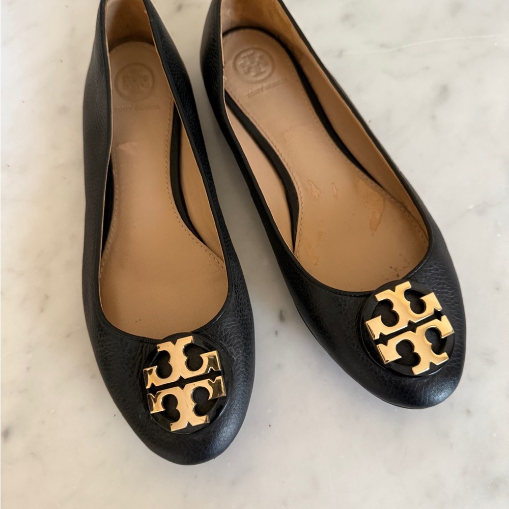NIB Tory Burch Black Leather Flats with Gold Emblem